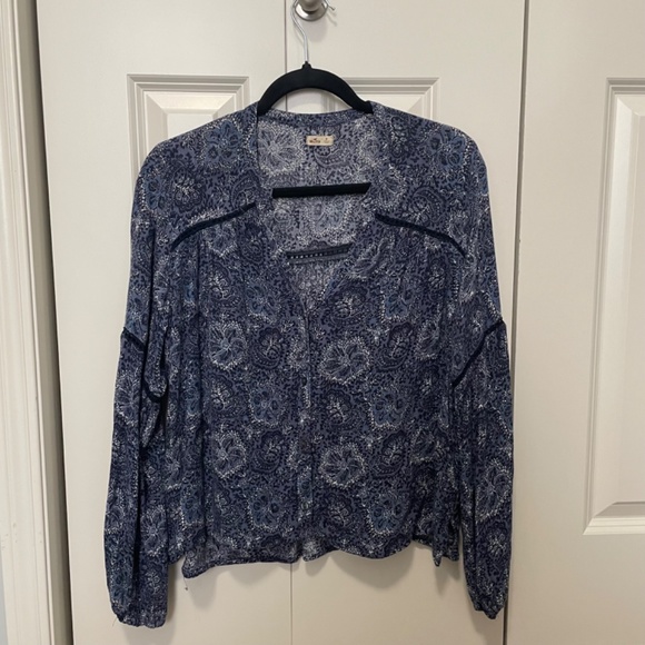 Hollister Size Medium Flowy Paisley Floral Long Sleeve Top - Picture 3 of 5